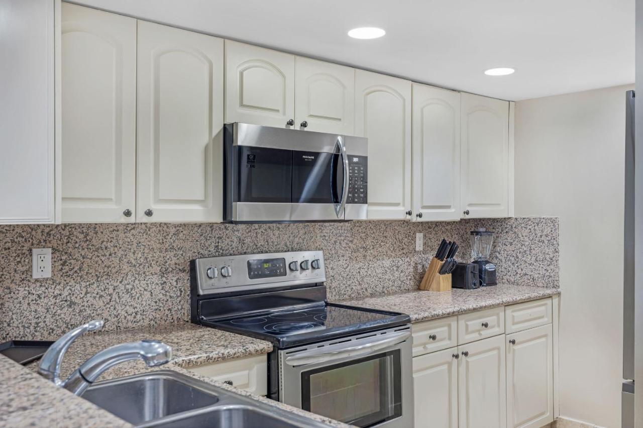 High Rise Comfort With Balcony Doral Exterior photo