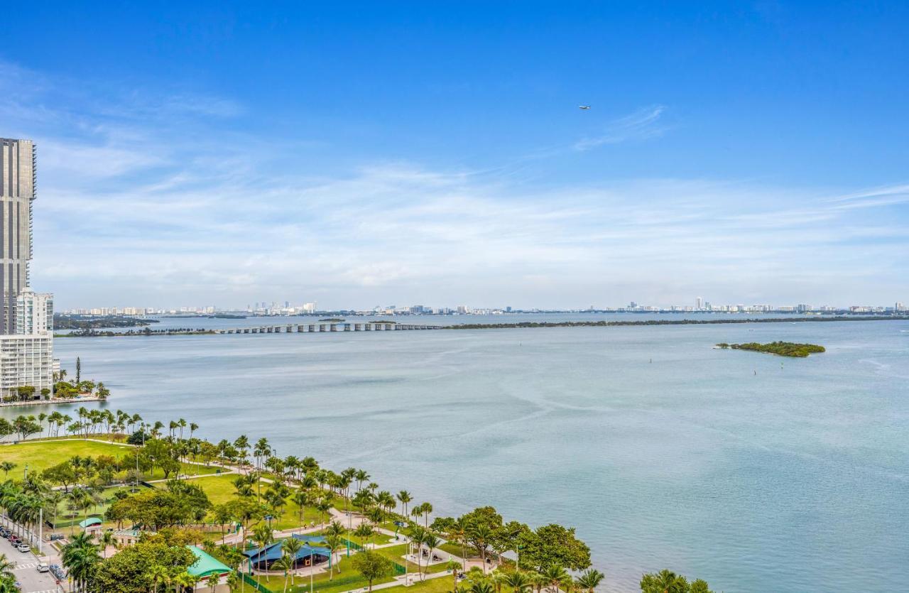 High Rise Comfort With Balcony Doral Exterior photo