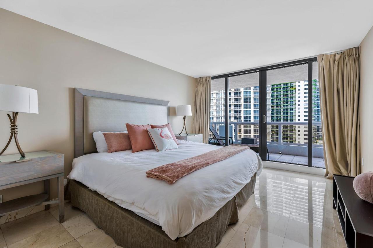 High Rise Comfort With Balcony Doral Exterior photo