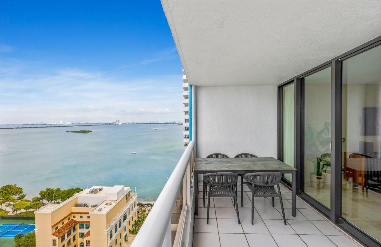 High Rise Comfort With Balcony Doral Exterior photo