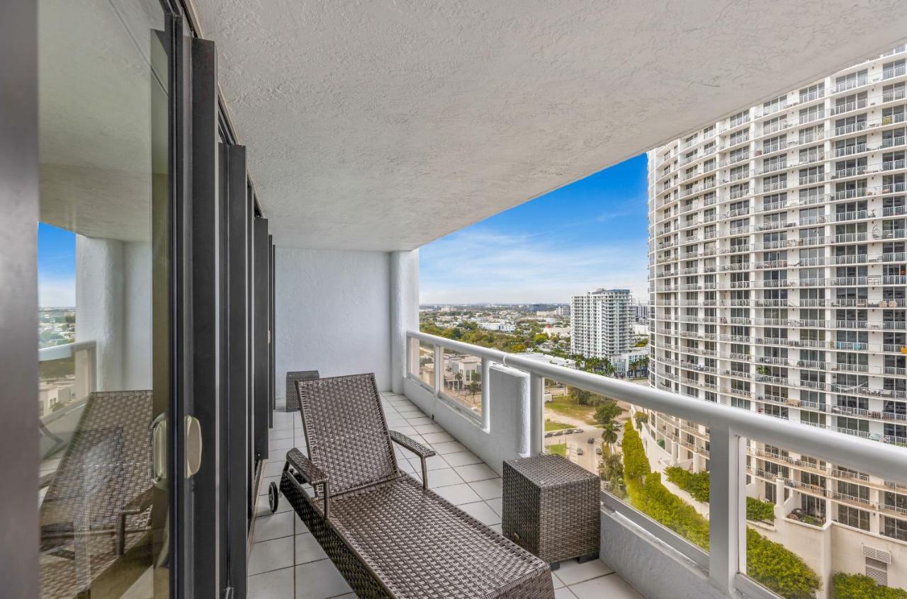 High Rise Comfort With Balcony Doral Exterior photo