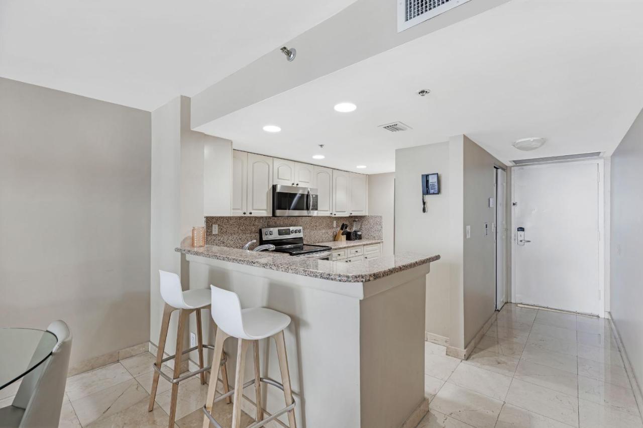 High Rise Comfort With Balcony Doral Exterior photo