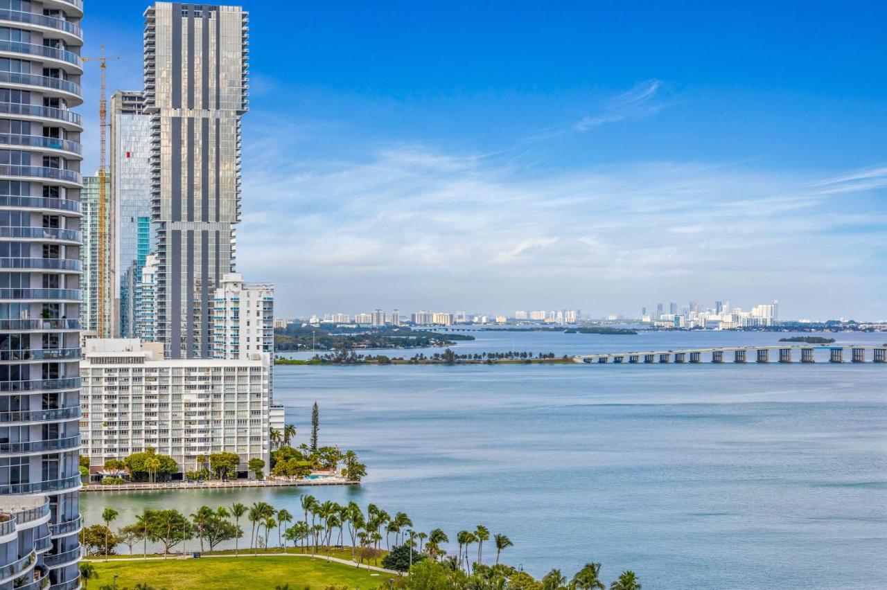 High Rise Comfort With Balcony Doral Exterior photo